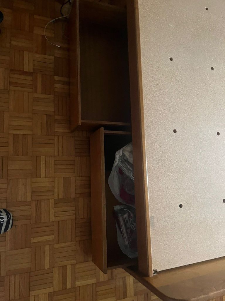 Cama madeira mais 2 mesinhas