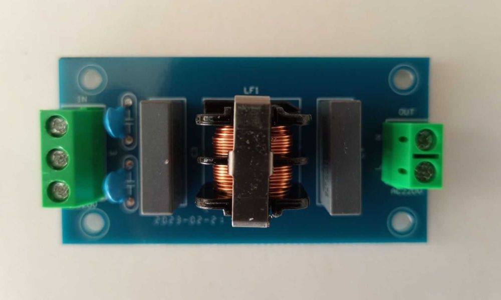 Помехоподавляющий EMI LC фильтр AC ~220 V 2 A 50 Hz на печатной плате