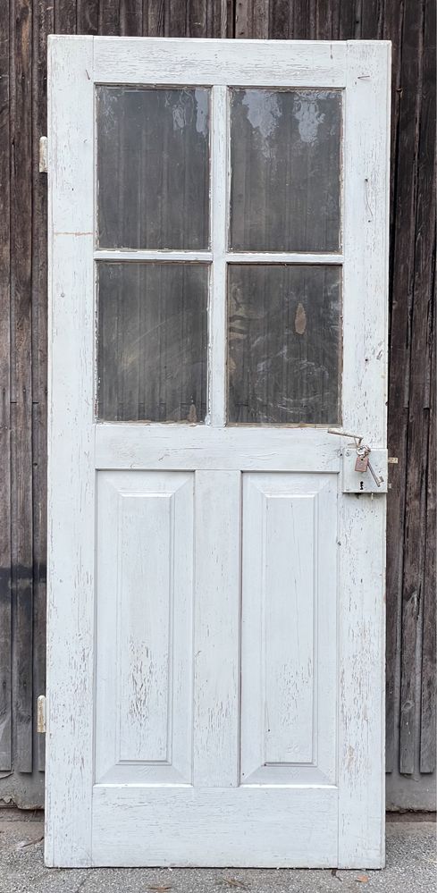 Sosnowe drzwi z przedwojennego pensjonatu