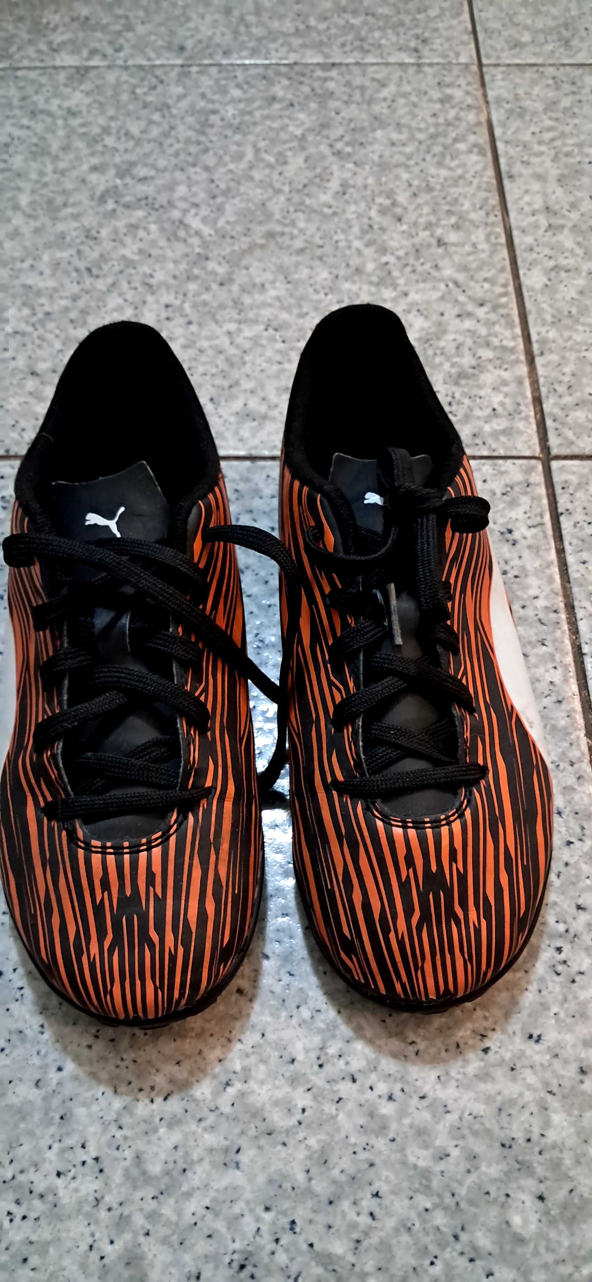 3 pares de sapatilhas número 36. 20euros as 3.