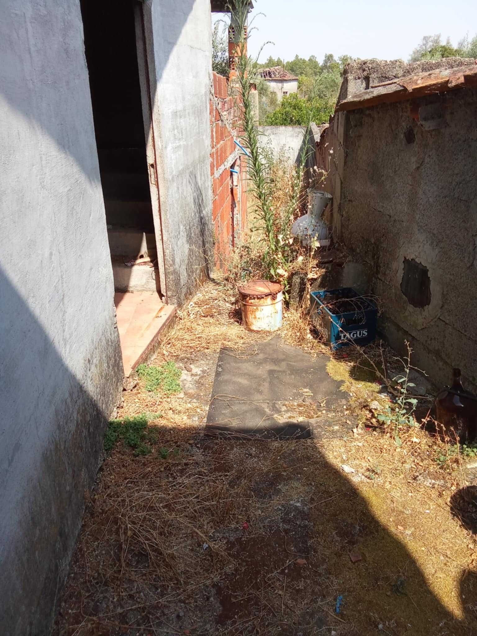 Casa de xisto com quintal
