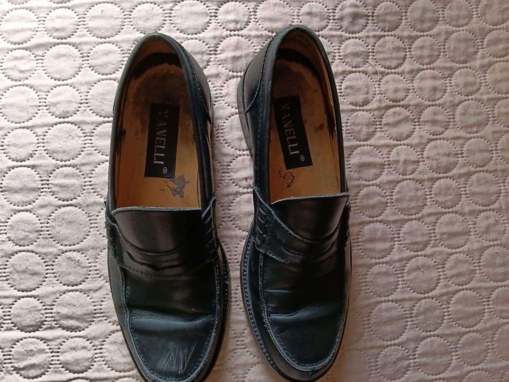 Sapatos Pretos , tamanho 42.