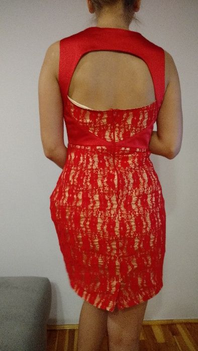 Czerwona koronkowa sukienka Emamoda – r. L