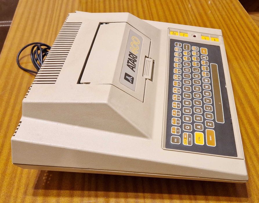 ATARI 400 - pierwszy komputer Atari !!! - totalny zabytek sprawny !!!