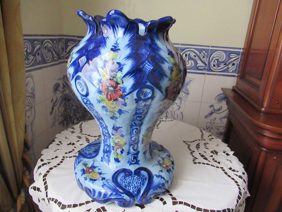 Jarrão Antigo em Louça de Alcobaça,  41cm de altura