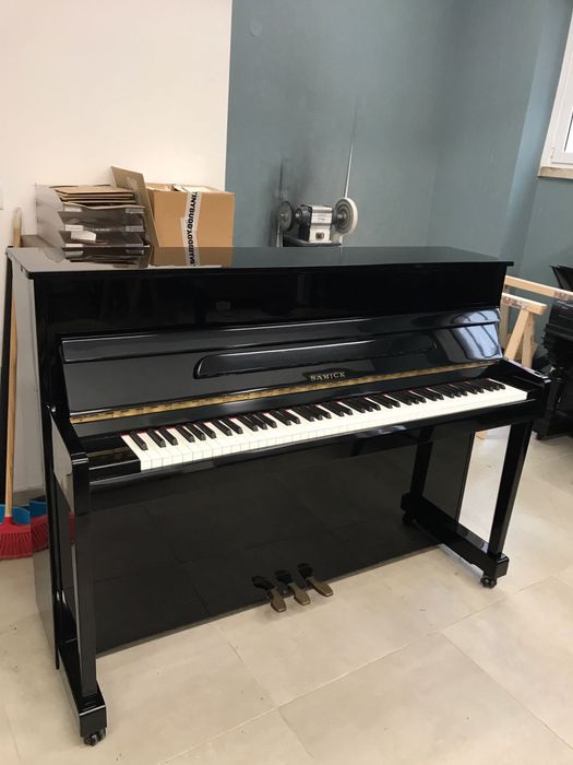 Piano vertical Samick