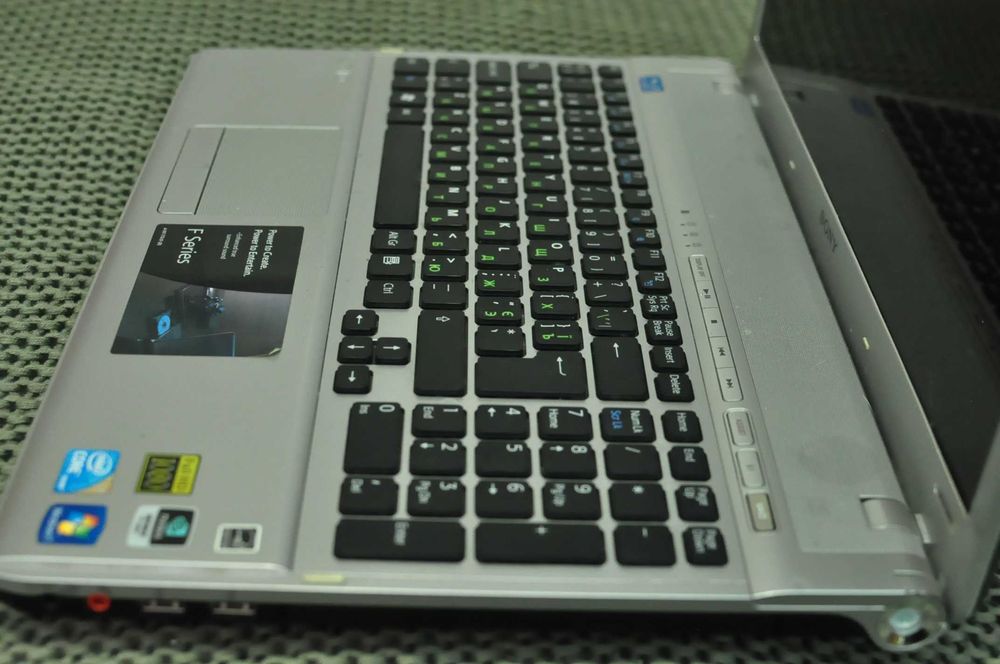 Игровой ноутбук Sony Vaio  (Core i5/ 8Gb / 500Gb /NVIDIA 2Gb)