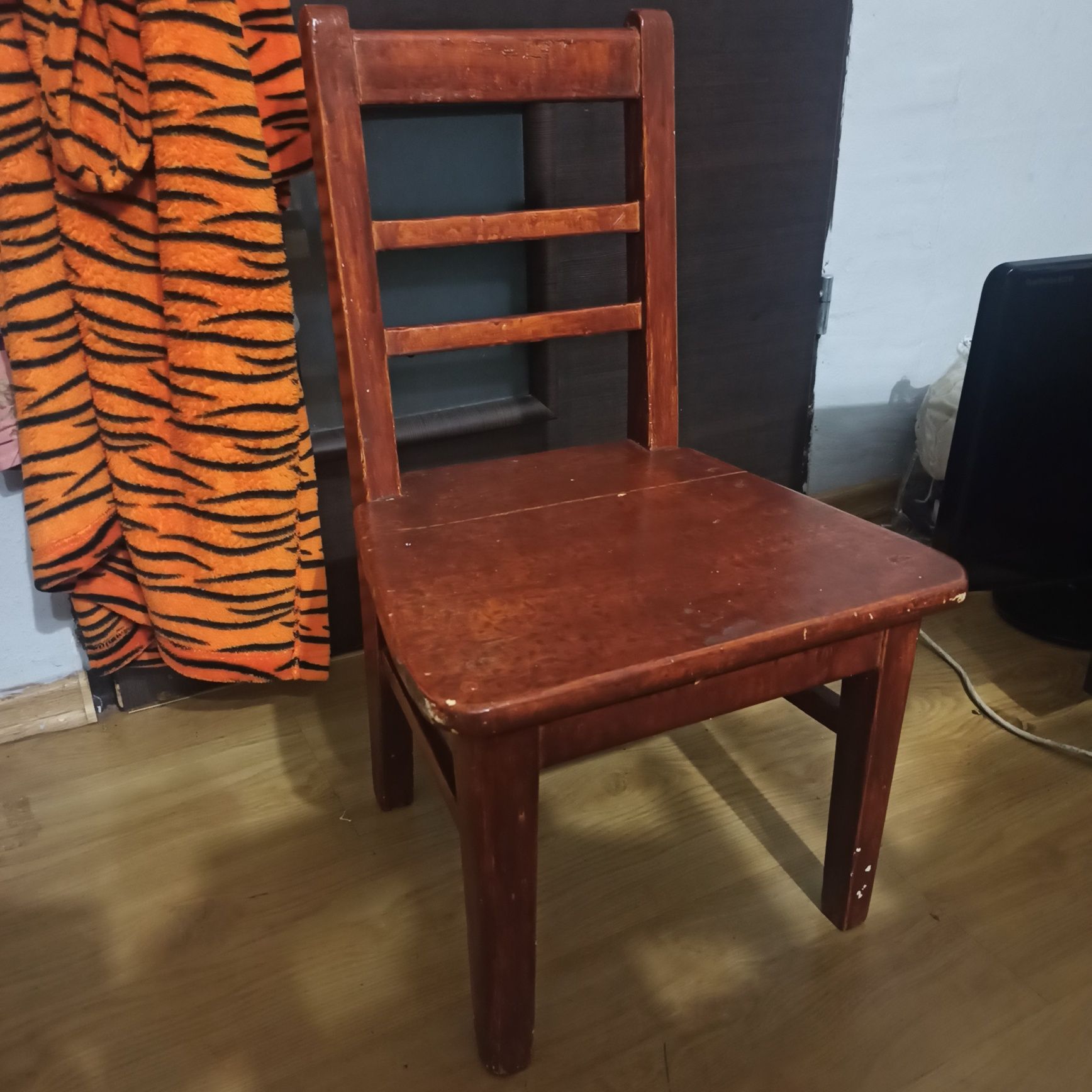 Krzesła dla dziecka drewniane
