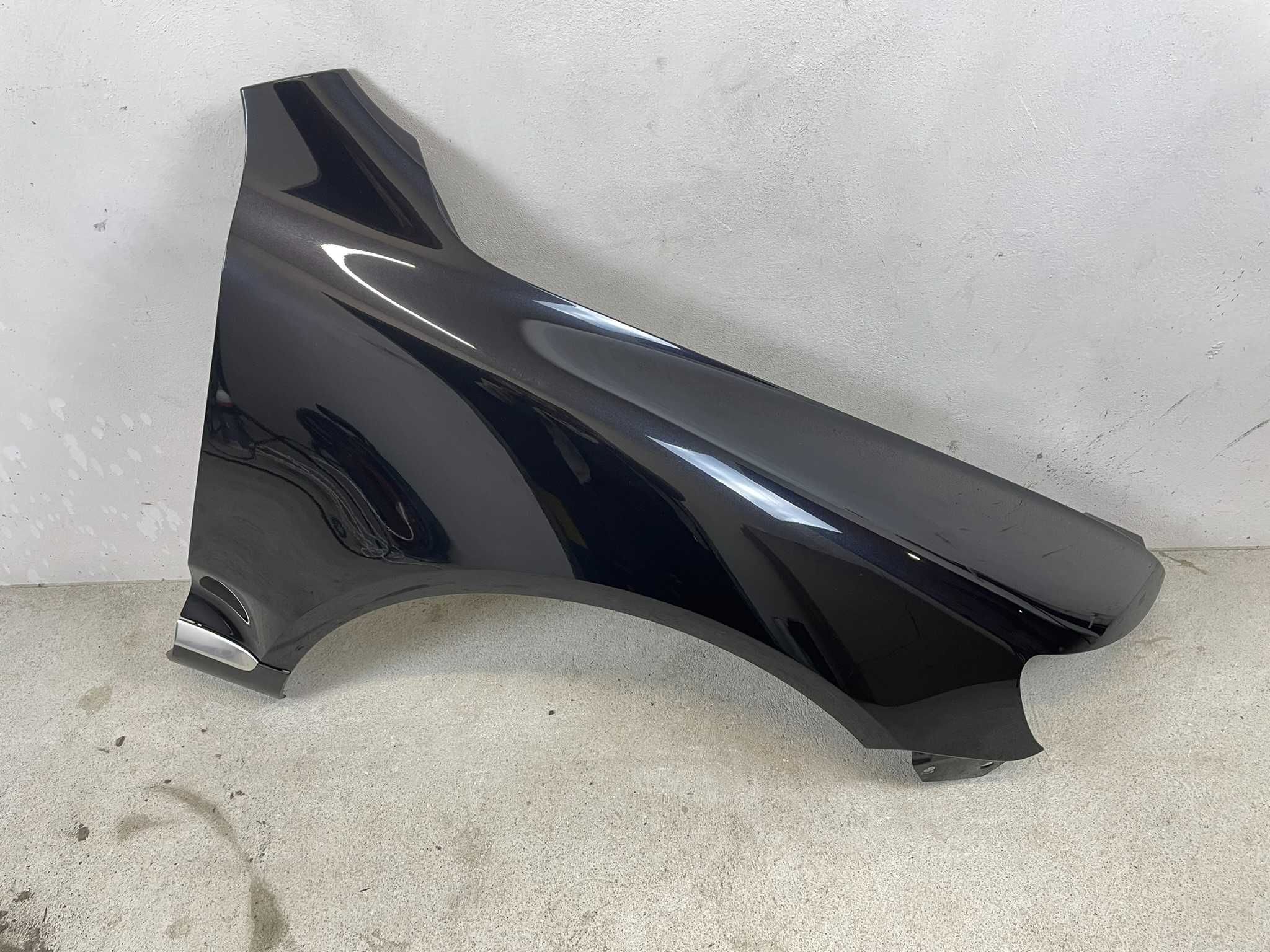 Błotnik prawy VW Touareg 7L lift 07-10r LC9Z