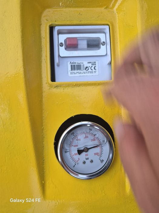 Máquina Industrial para Lavar com Alta Pressão 200bar