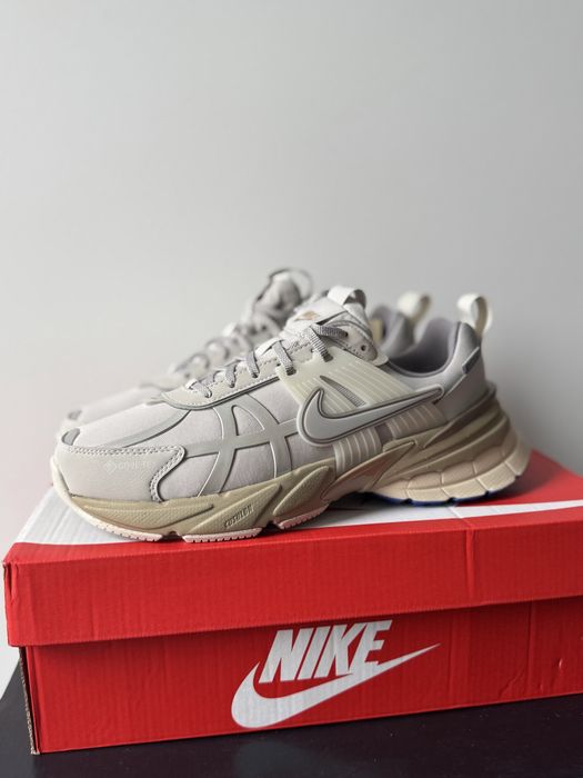 Оригінальні кросівки Nike V2K run gore tex білі 24.5