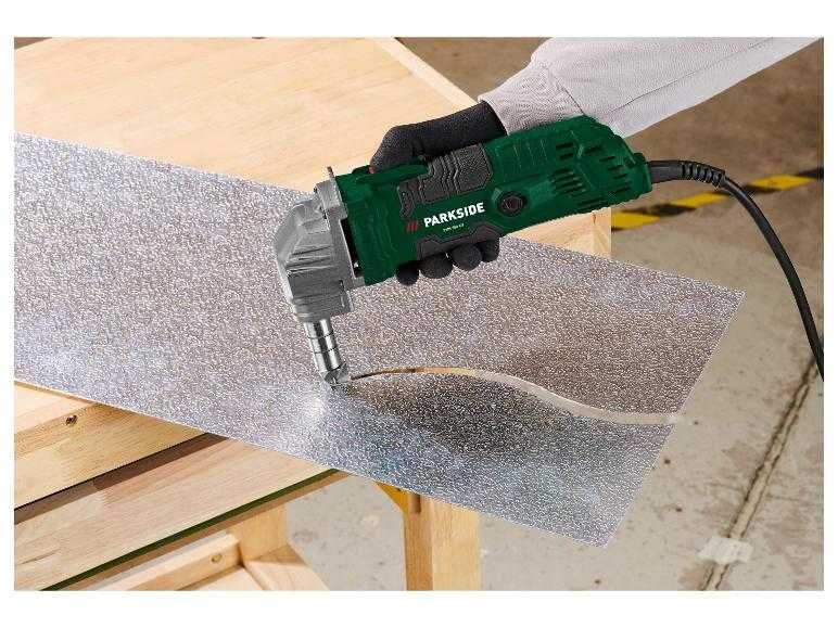Nożyce do cięcia blachy, 550 W, PMK 550 A1