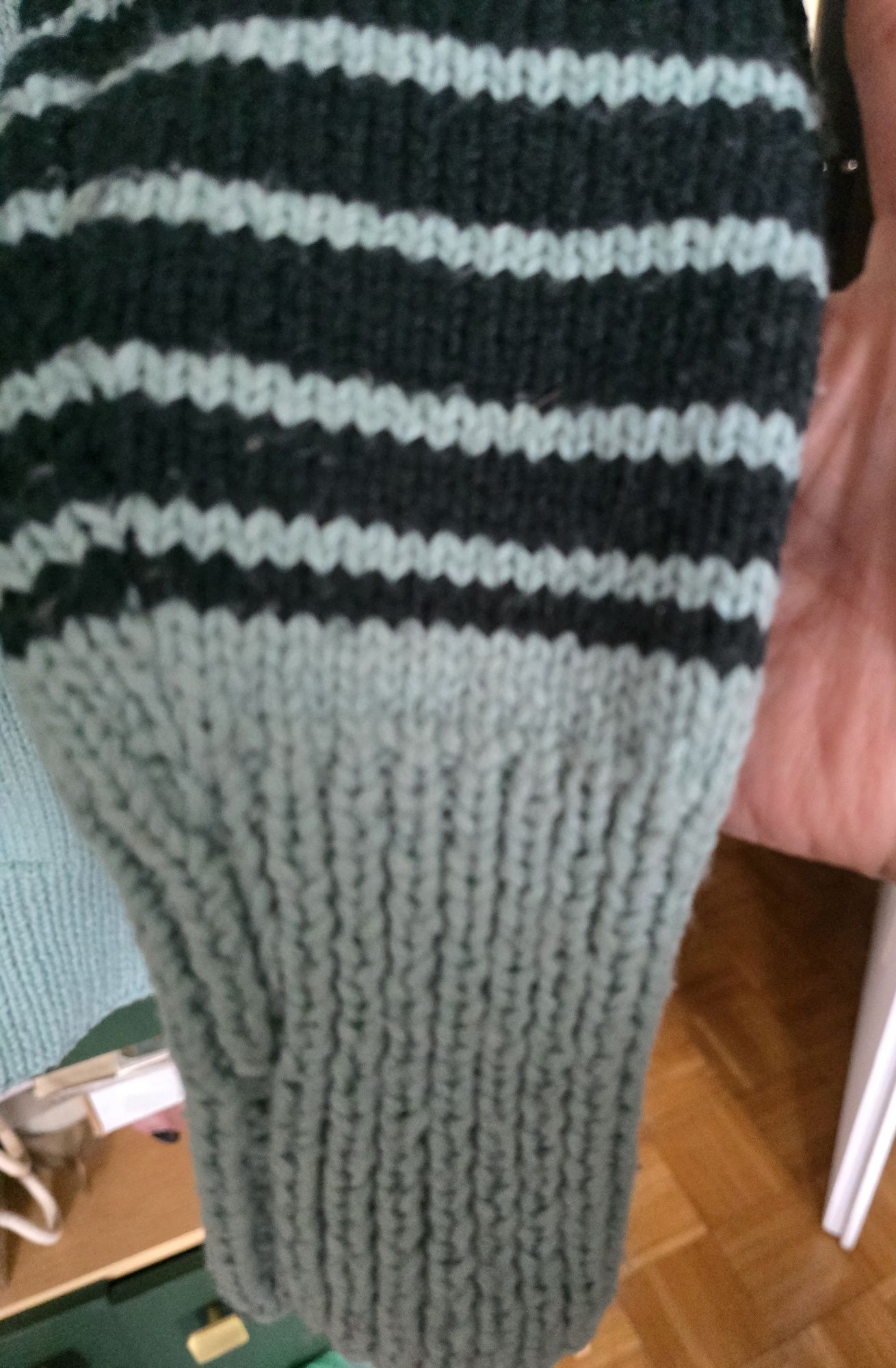 Gruby sweter ręcznie dziergany