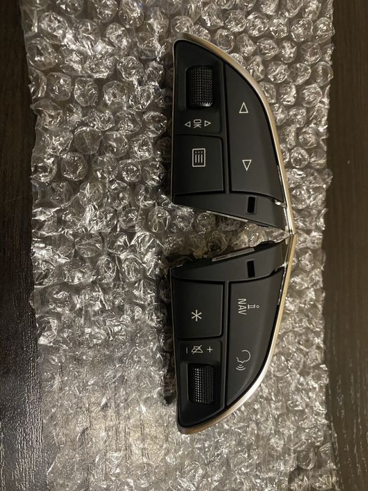 Кнопки до керма на Ауді