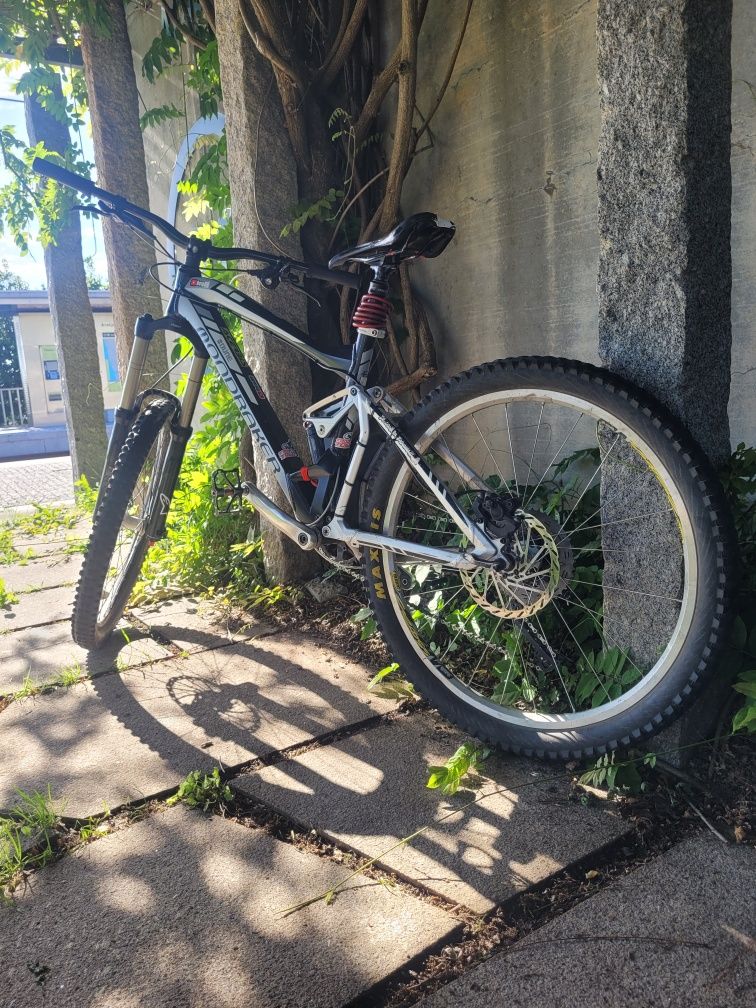 Bicicleta enduro mondraker dune