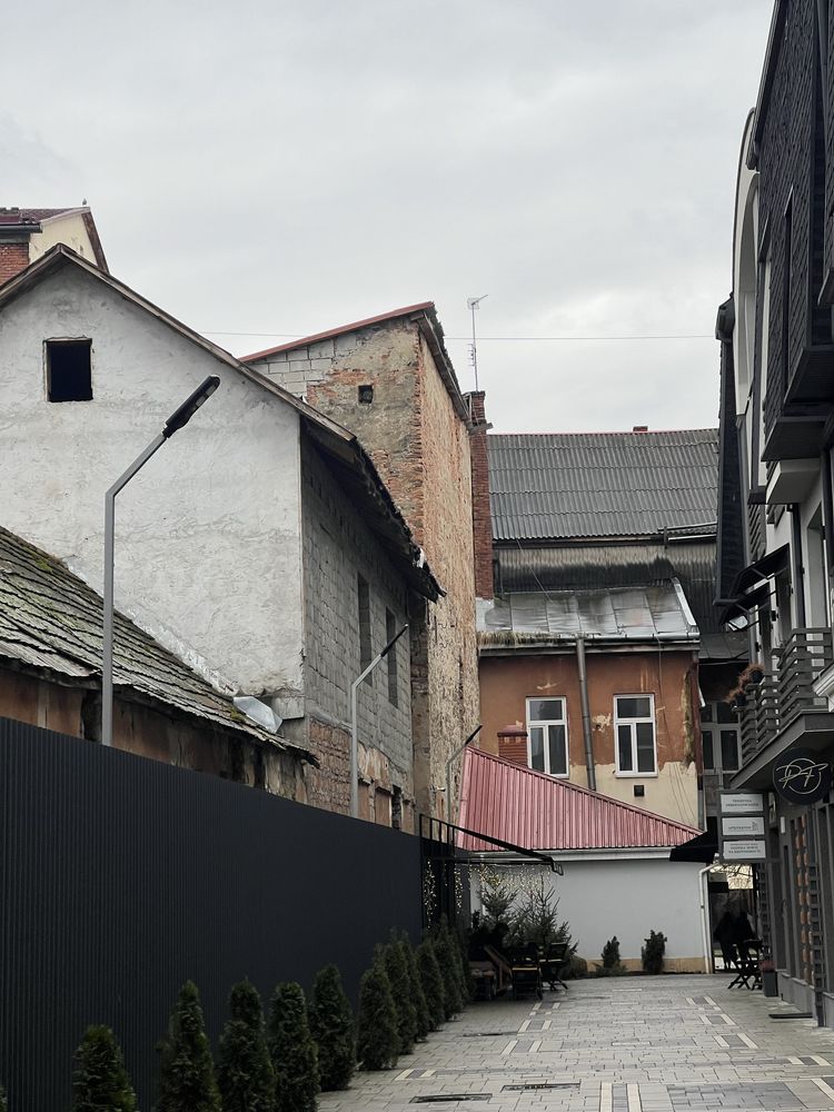 Продам комерційне приміщення в центрі Мукачева