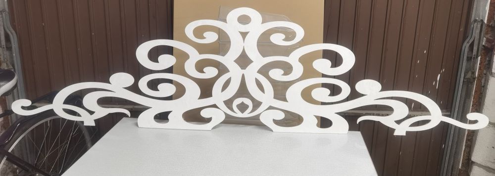 Dekoracja na ścianę zaglowie lozka