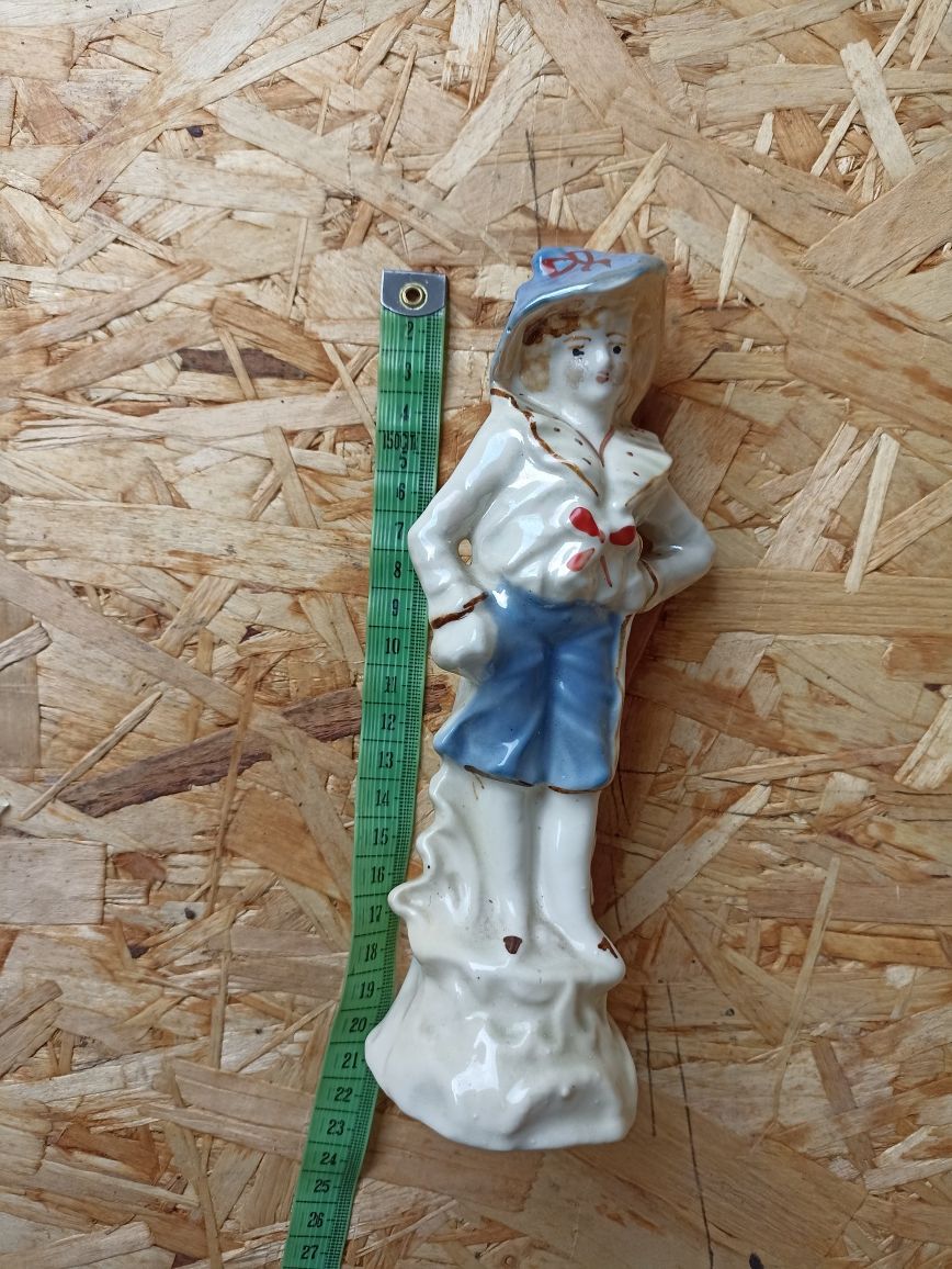 Zestaw 2 starych vintage PRL porcelanowych figurek ,gesiarz, i ,dama,