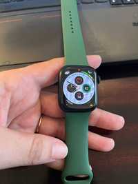 Apple Watch Series 8 GPS 41mm Alumínio Meia-Noite com Bracelete Verde
