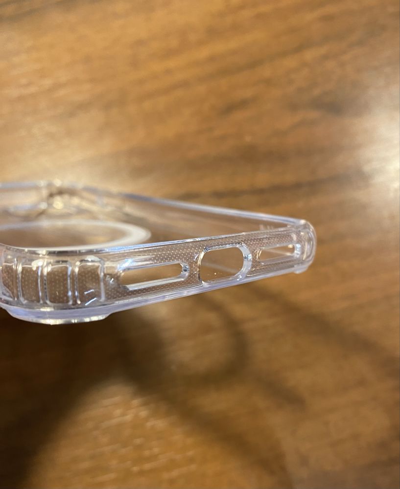 Etui do iPhone 11, 12/12 pro, 13, 14, 15. Przezroczyste, z MagSafe.