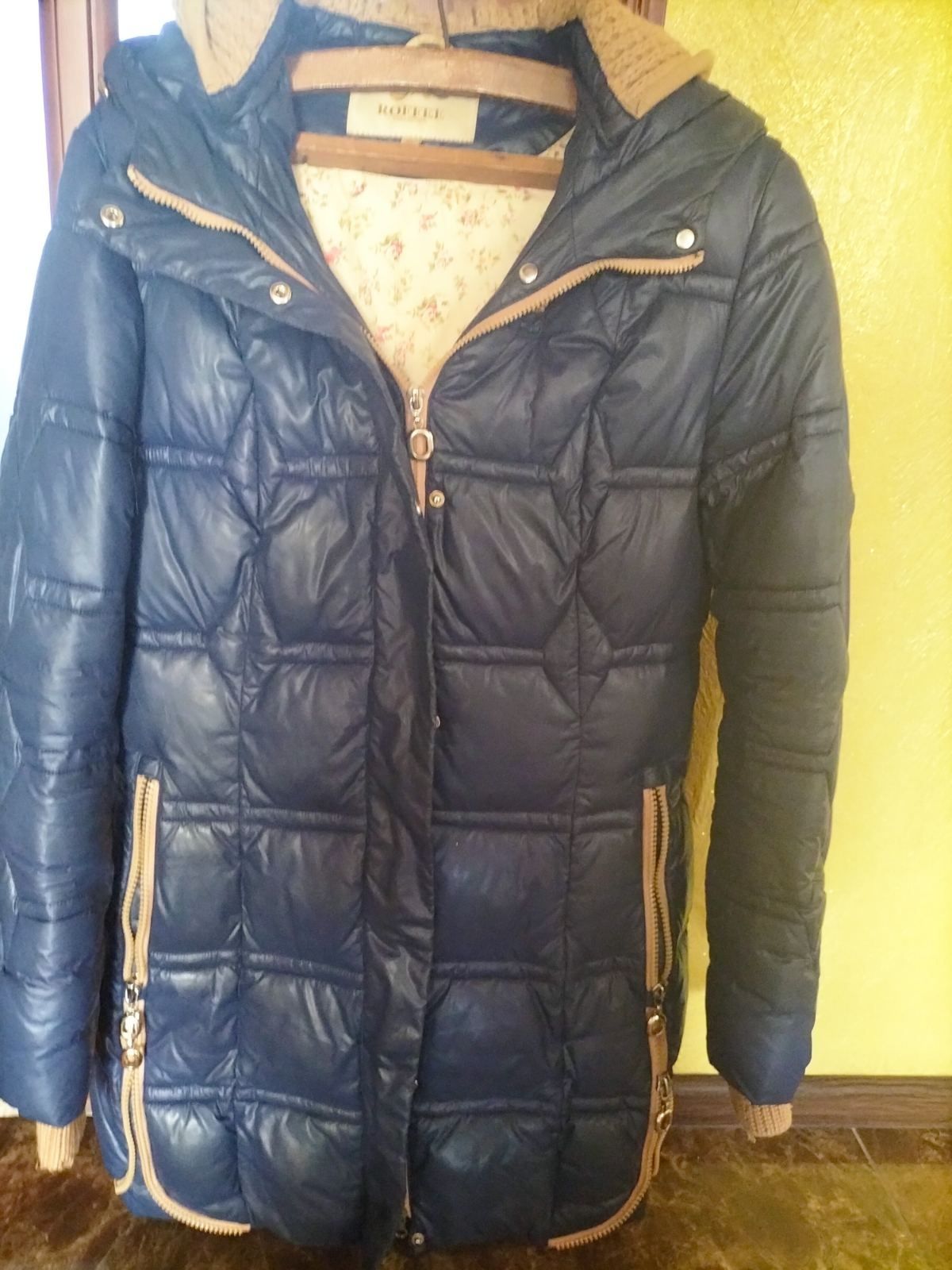 Зимова куртка розмір L 300 грн