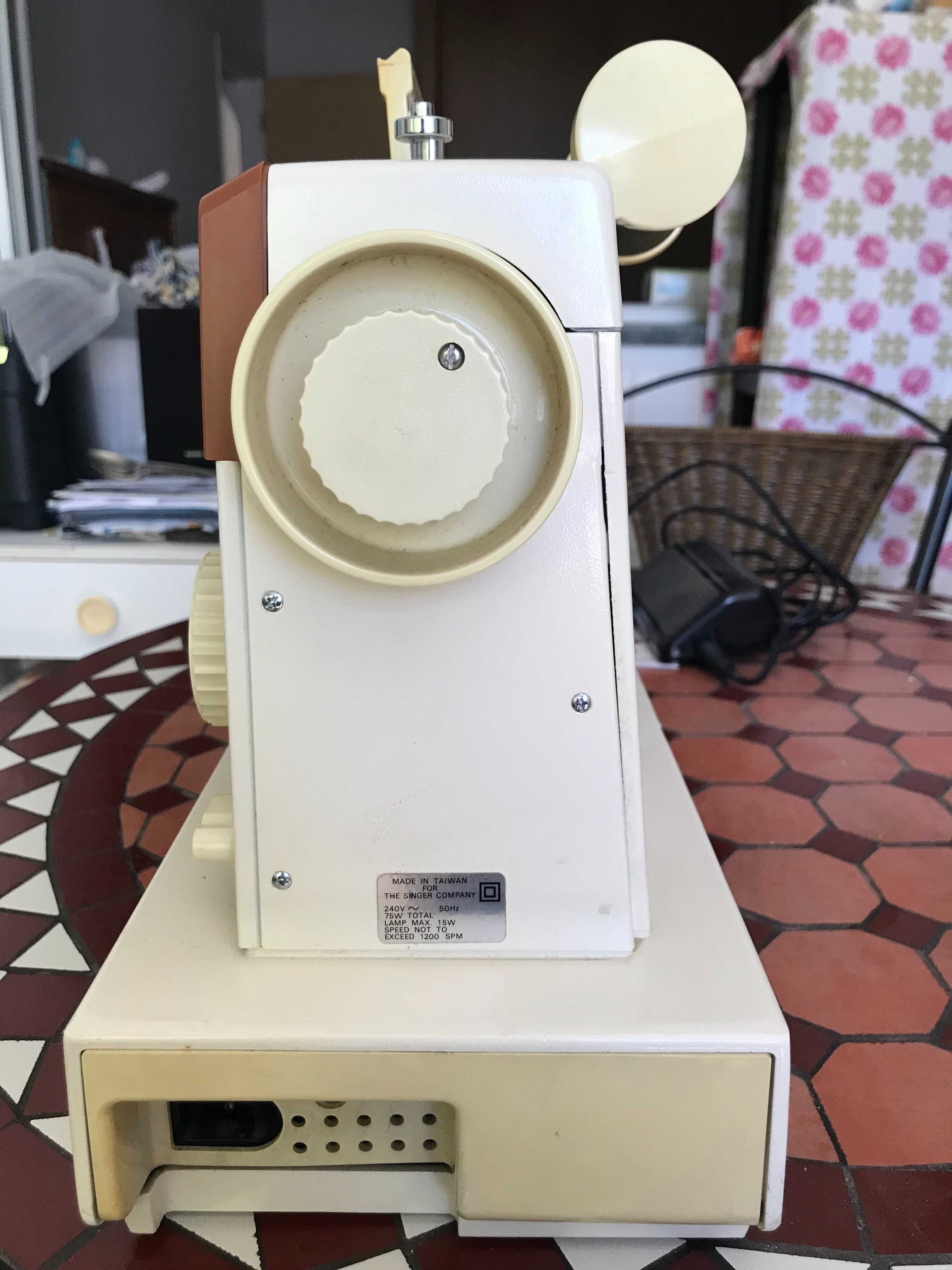 Singer maquina de costura recentemente revisto