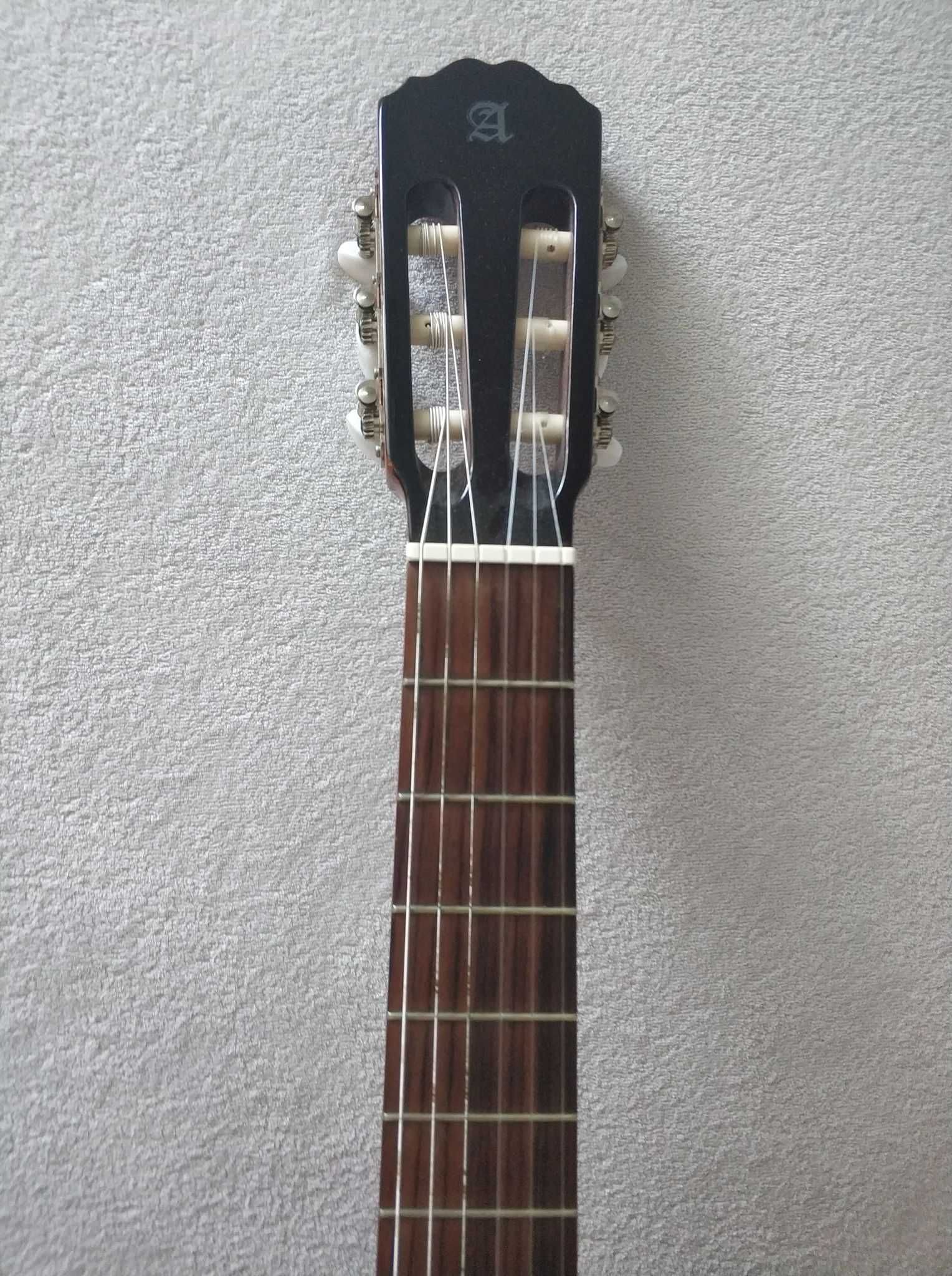 hiszpańska gitara klasyczna Allhambra 1C