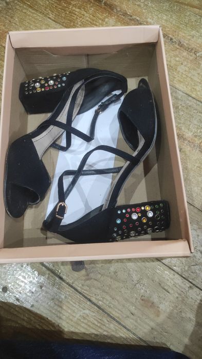 Sapatos de salto alto tamanho 36