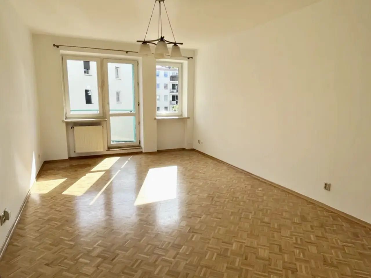 2 pokoje + miejsce postojowe w hali, balkon
