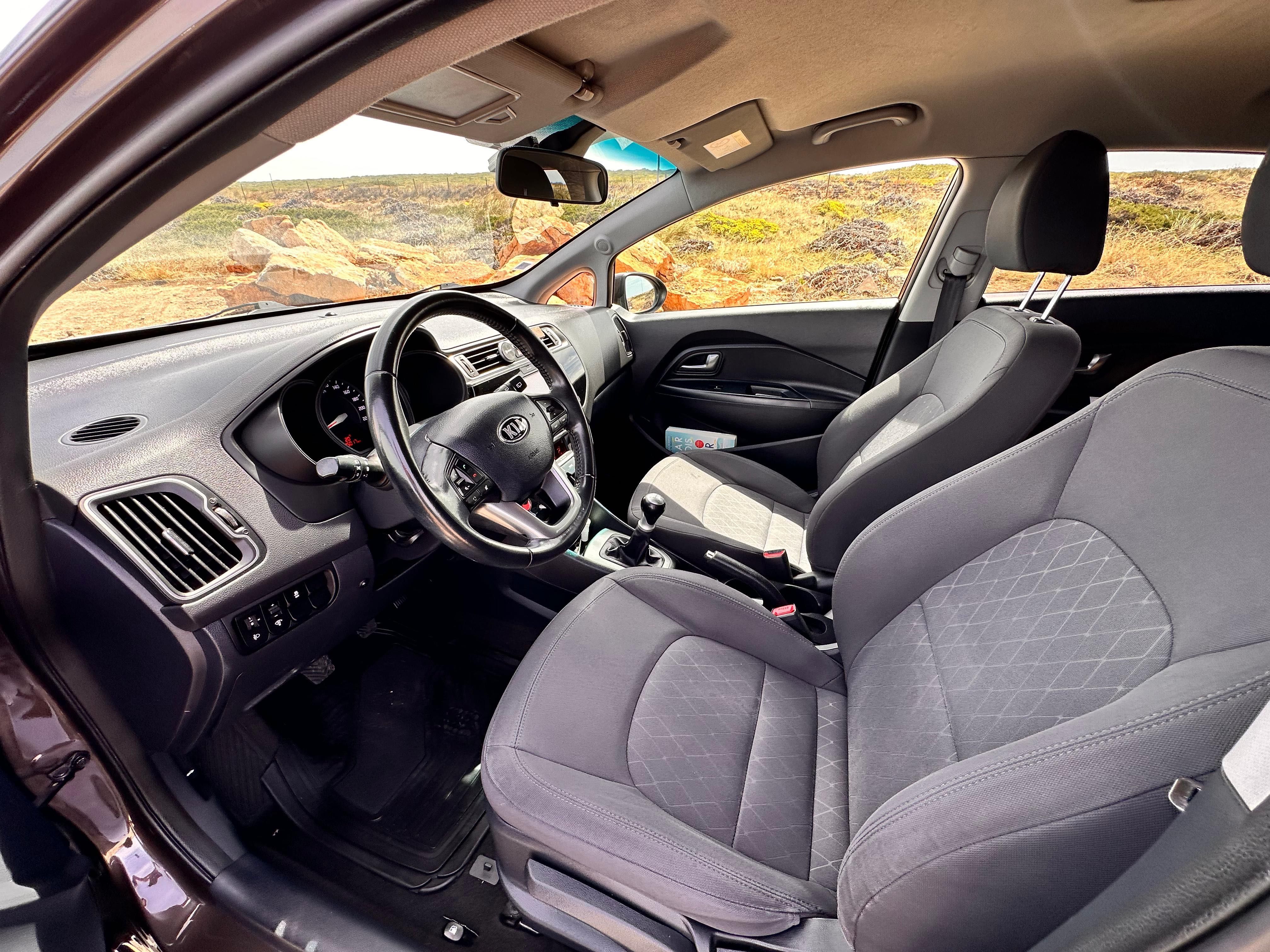 Kia Rio 2016 – Gasolina. Impecável! Único Dono – Como Novo!