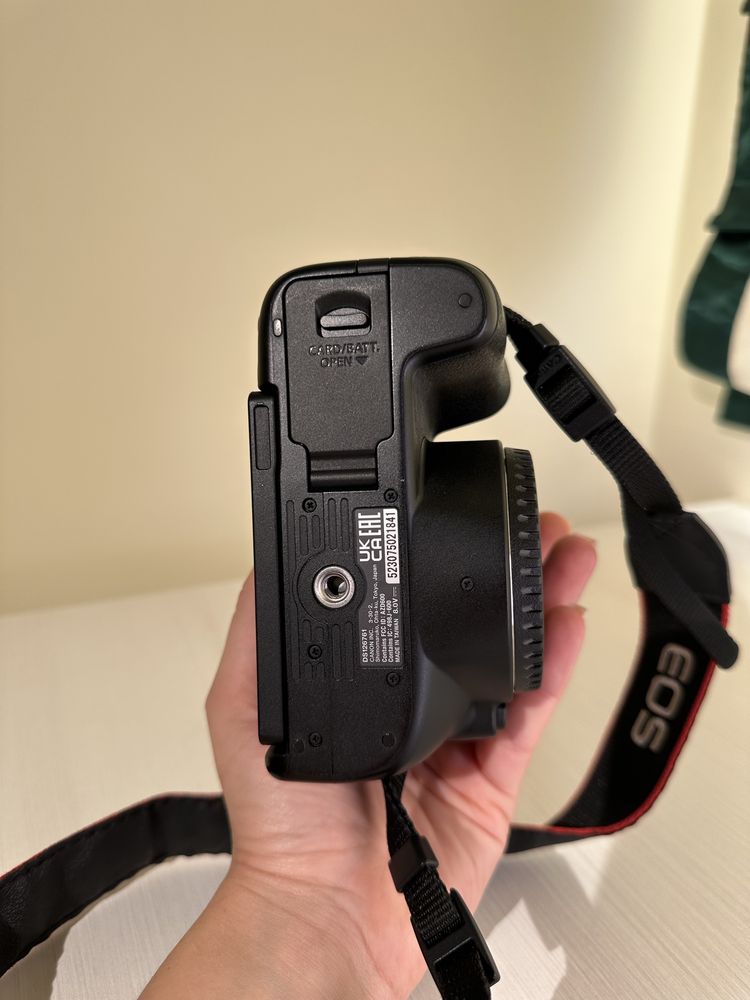 Canon 250 d + кит. обєктив 18-55