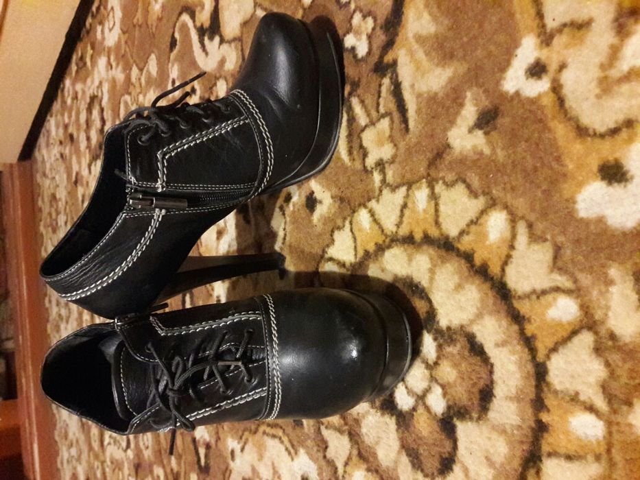 Кожаные ботинки женские