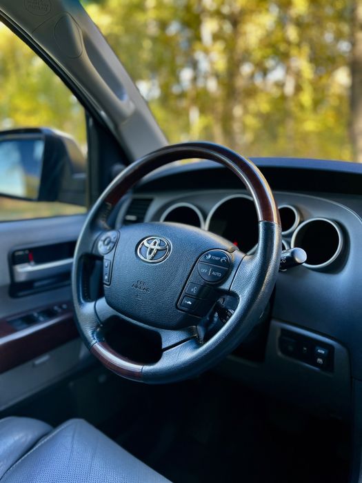 Toyota Sequoia Platinum