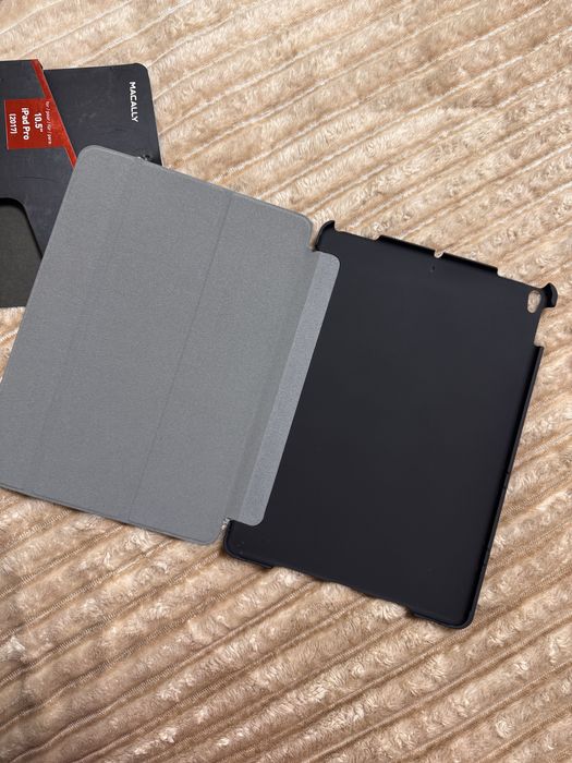 Чехол на iPad 10.5