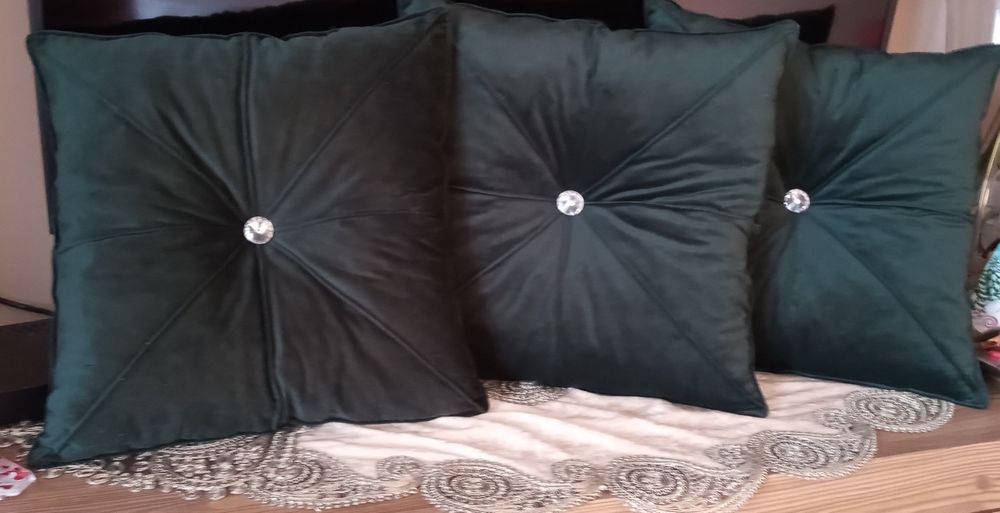 Ciemno-zielone poduszki dekoracyjne