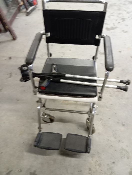 Wózek inwalidzki toaletowy krzesło toaletowe  + kule inwalidzkie.