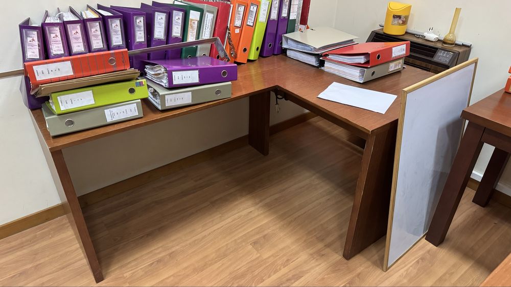 Material escritorio mesas cadeiras secretarias …