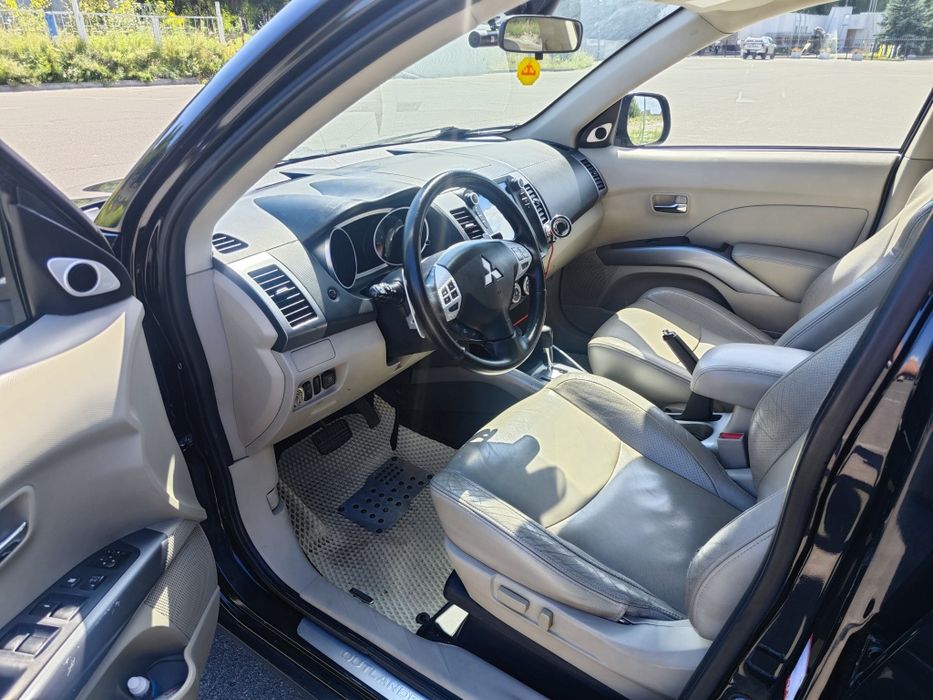 Mitsubishi Outlander 2 / 4x4 / 7 місць /