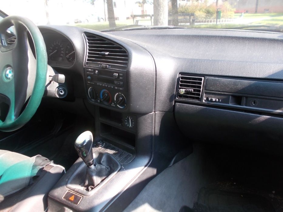 BMW E36 sedan zielony metalik 1.6 benzyna przeznaczone na części