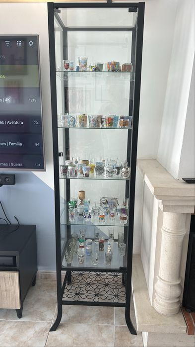 Vitrine em vidro (Ikea)