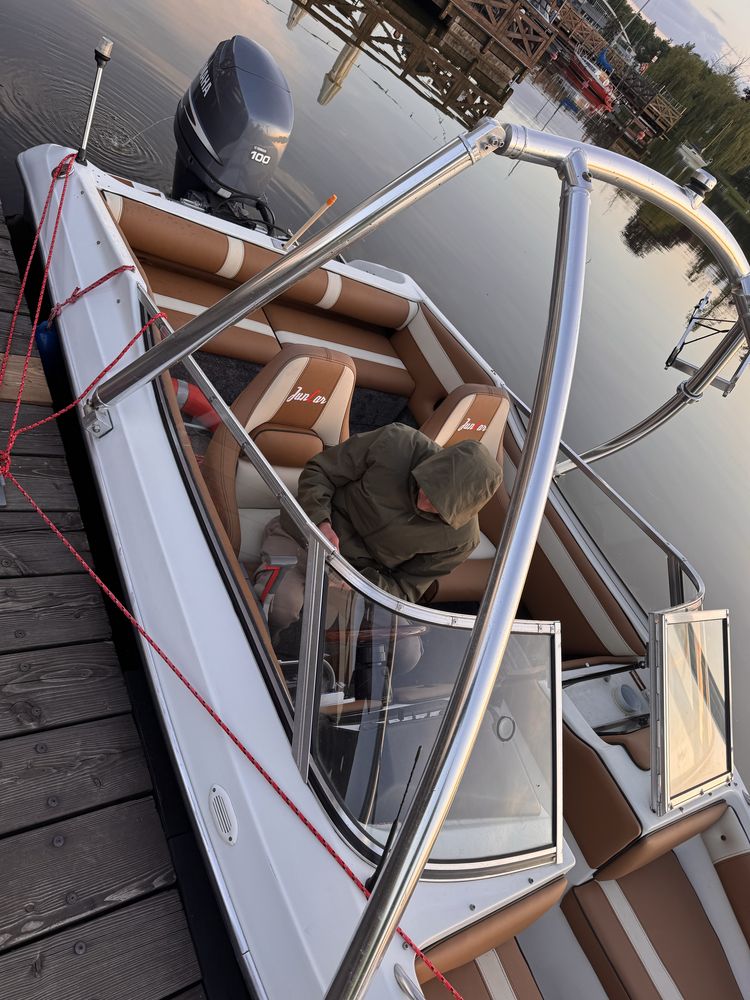 Motorówka Yacht motorowy Rinker Captiva zaburtowy Yamaha 100