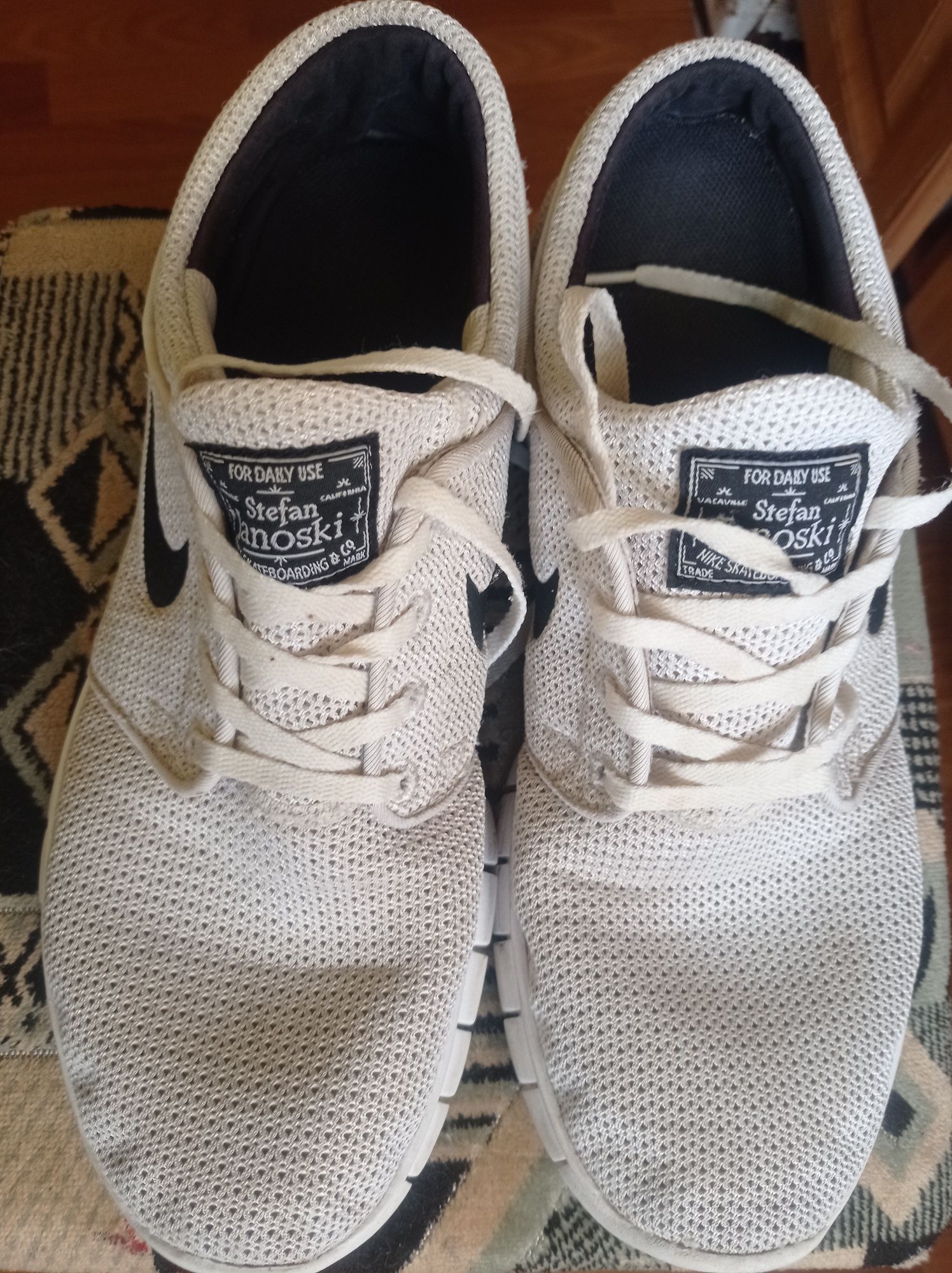 Кроссовки Nike белые
