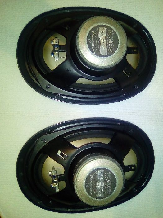 Duas colunas pioneer de 180w