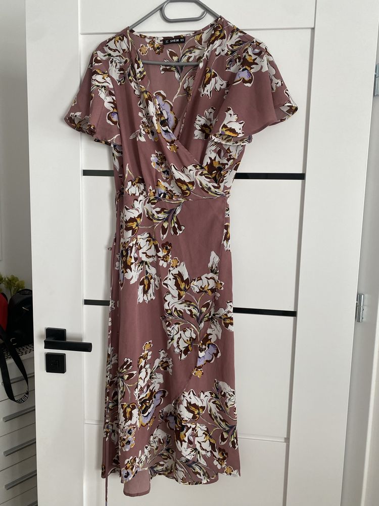 Dluga letnia sukienka, zwiewna, kopertowa, maxi 36