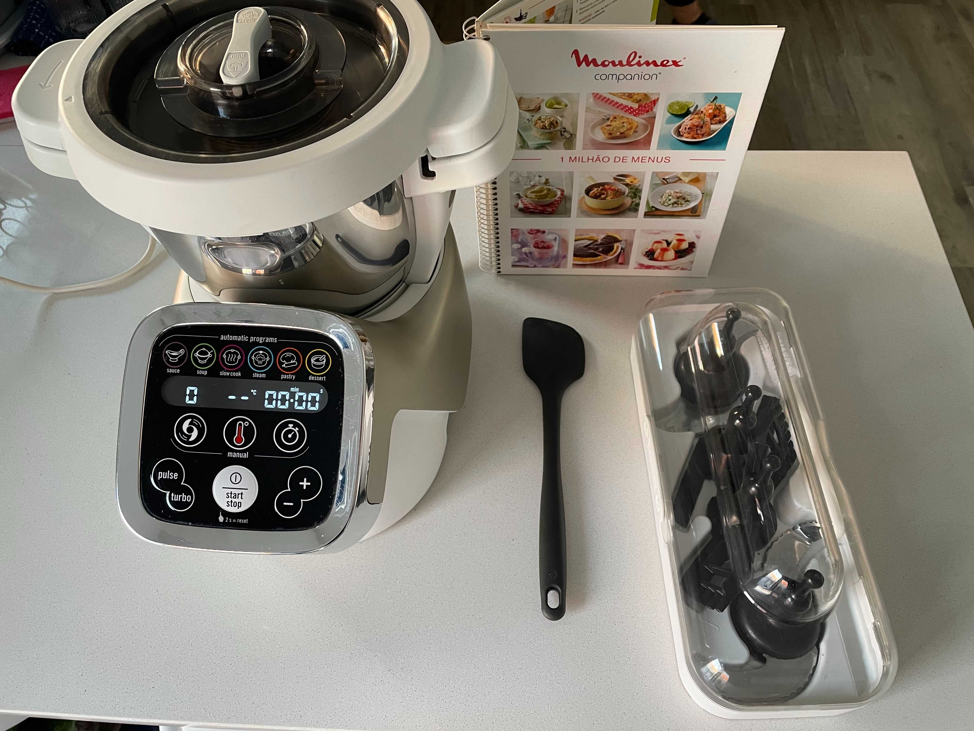 Robô de Cozinha Moulinex + Livro de Receitas (raramente usado)