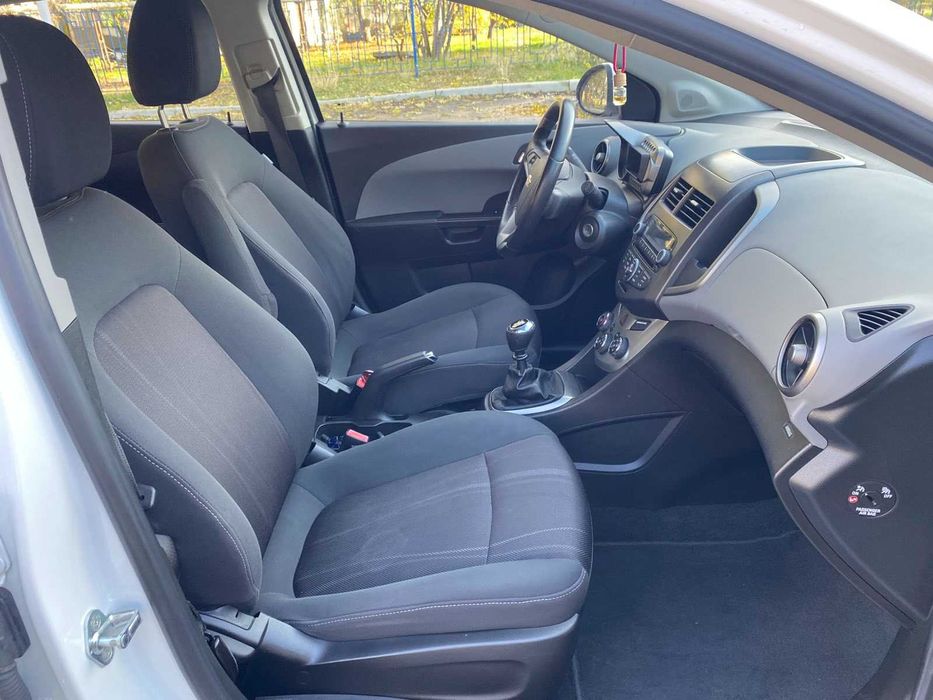 Chevrolet Aveo 2012 року 1.2/бензин