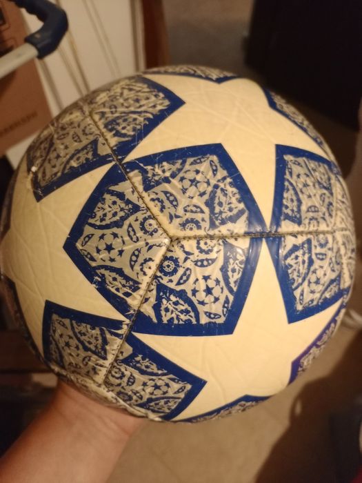 Vendo bola de futebol