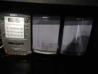 Aparelhagem de som com rádio, cassetes e cd.