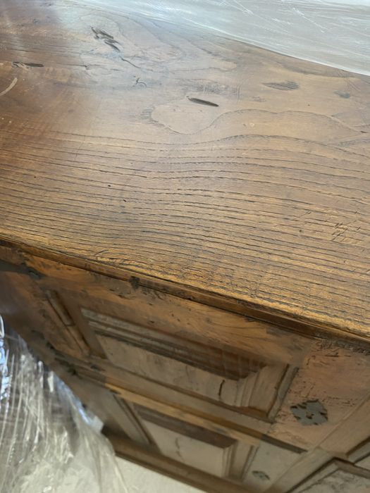 Antigo móvel de parede adaptado