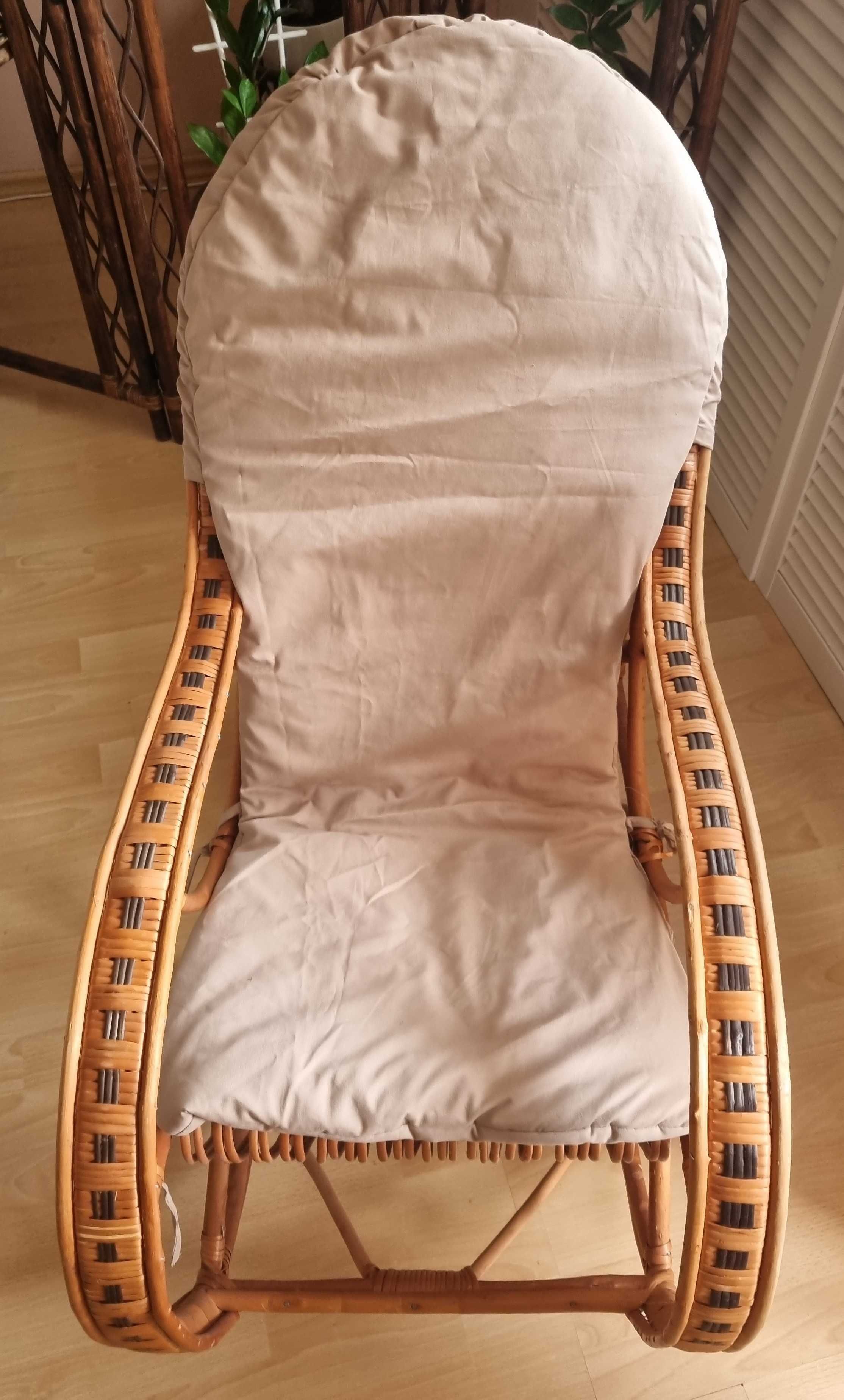 Fotel bujany dziecięcy wiklinowy